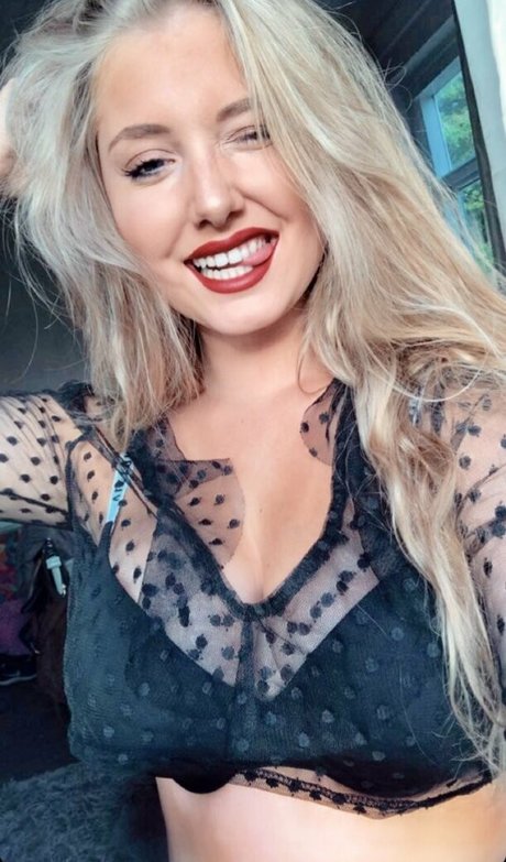 Naken lekkede OnlyFans-bilde av Hari Beavis