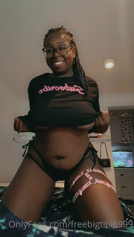 Naken läckt OnlyFans-bild av Freebigtits6999