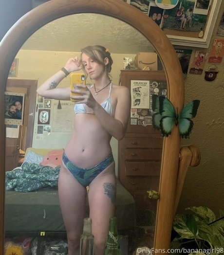 Bananagirl98 OnlyFansリークヌード写真