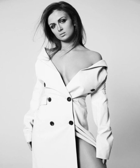 Nahá fotka uniklých OnlyFans od Maisie Smith