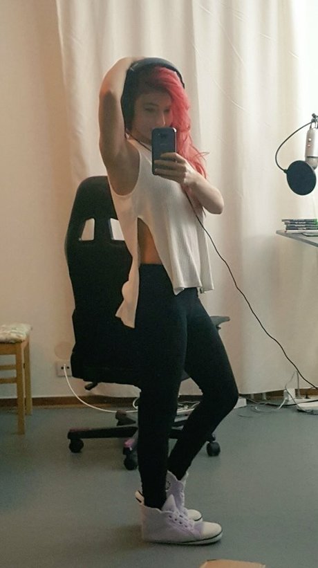Anniefuchsia