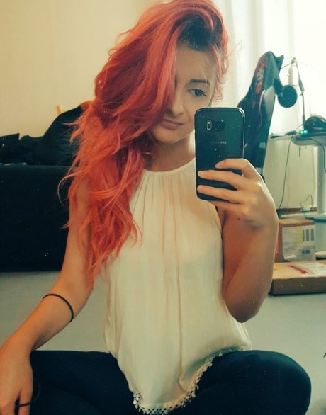 Anniefuchsia