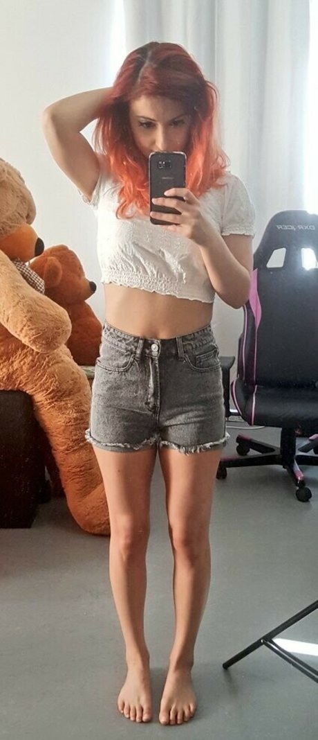 Anniefuchsia