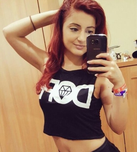 Anniefuchsia