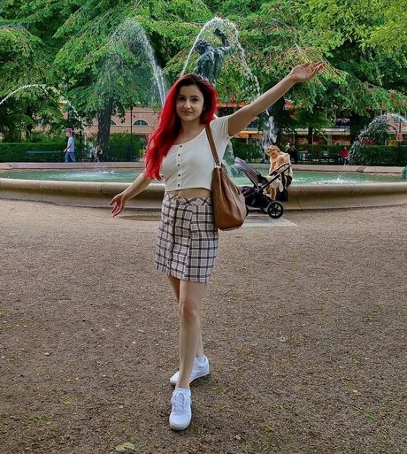 Anniefuchsia