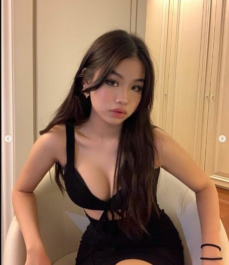 Nøgent lækket OnlyFans-billede af Amberrllo