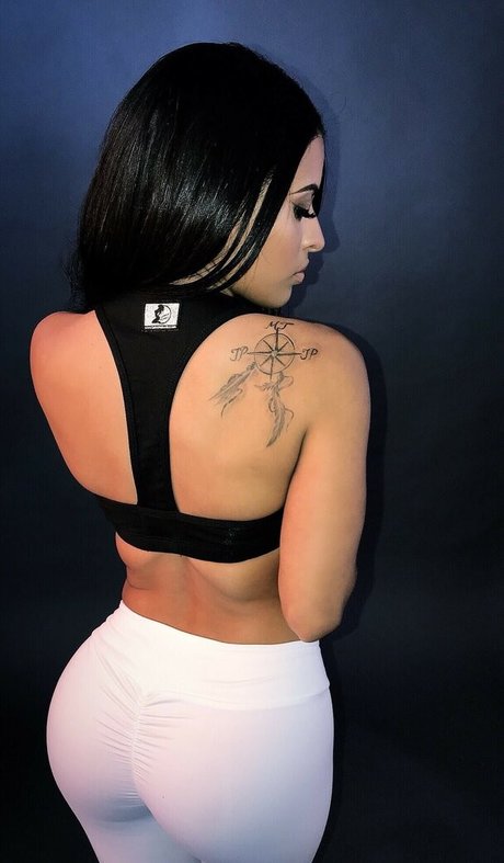 Nahá fotka uniklých OnlyFans od Zelina Vega