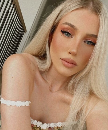 Naken lekkede OnlyFans-bilde av Emerome