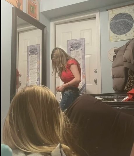 Naakte gelekte OnlyFans-foto van Ilina