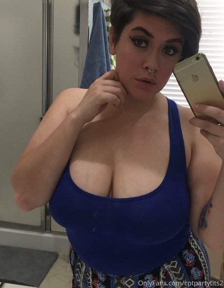 Nahá fotka uniklých OnlyFans od Cptpartytits