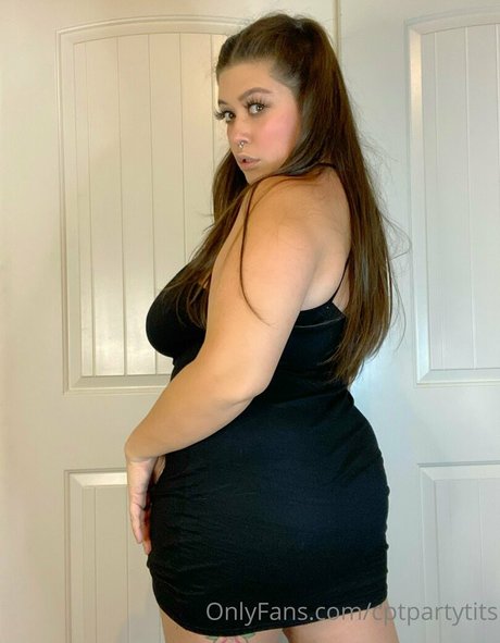 Nahá fotka uniklých OnlyFans od Cptpartytits