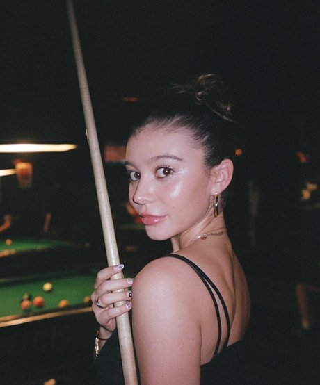 Nahá fotka uniklých OnlyFans od Genevieve Hannelius