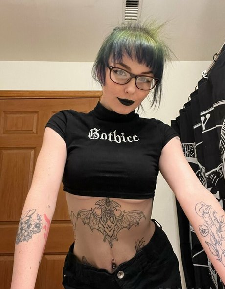 Alasti lekkinud OnlyFans-i pilt Yourhotmf