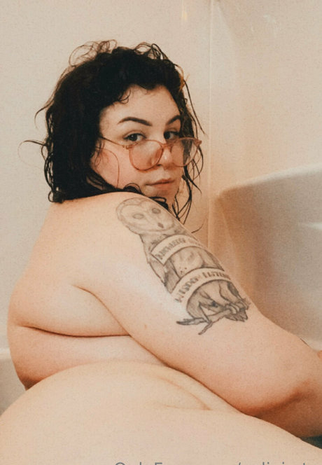 Naken läckt OnlyFans-bild av Xoliviatv
