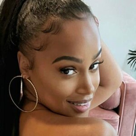 Alaston vuotanut OnlyFans-kuva Dayumyumsauce