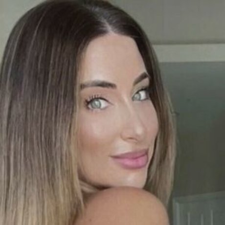 Naakte gelekte OnlyFans-foto van Deanna Inzano