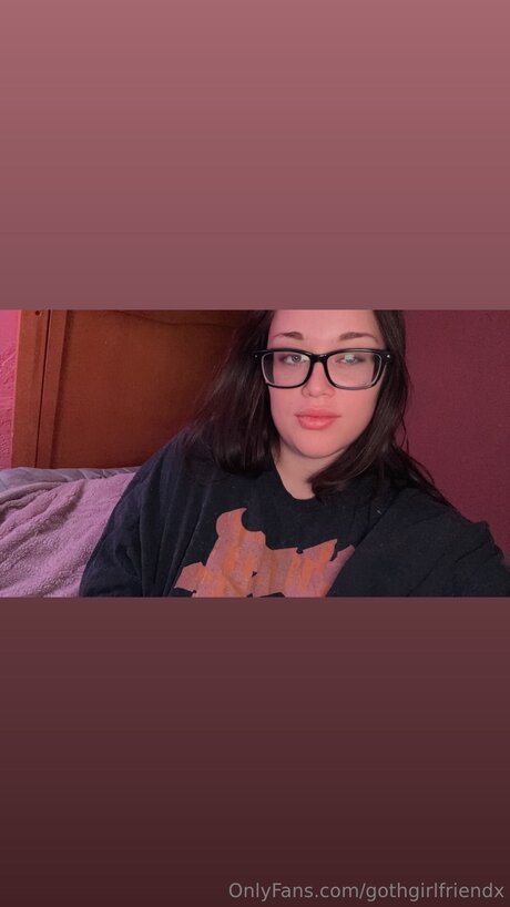 Naken lekkede OnlyFans-bilde av Gothgirlfriendx