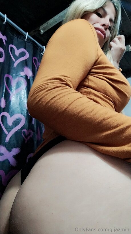 Naken lekkede OnlyFans-bilde av Gijazmin