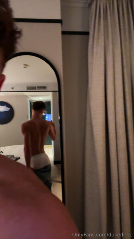Naken läckt OnlyFans-bild av Dukedepp