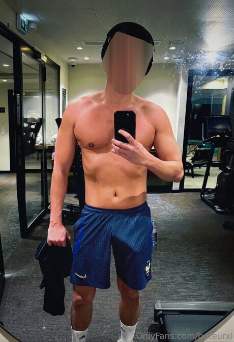 Naken lekkede OnlyFans-bilde av Buteurxl