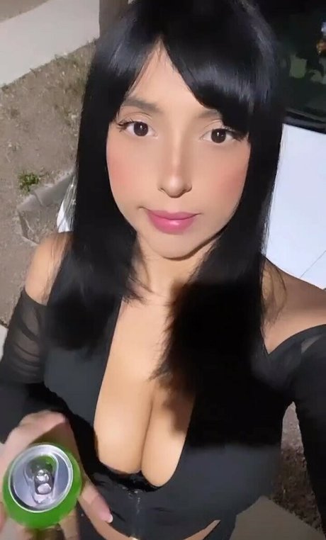 Nacktes geleaktes OnlyFans-Foto von Marinyaaa