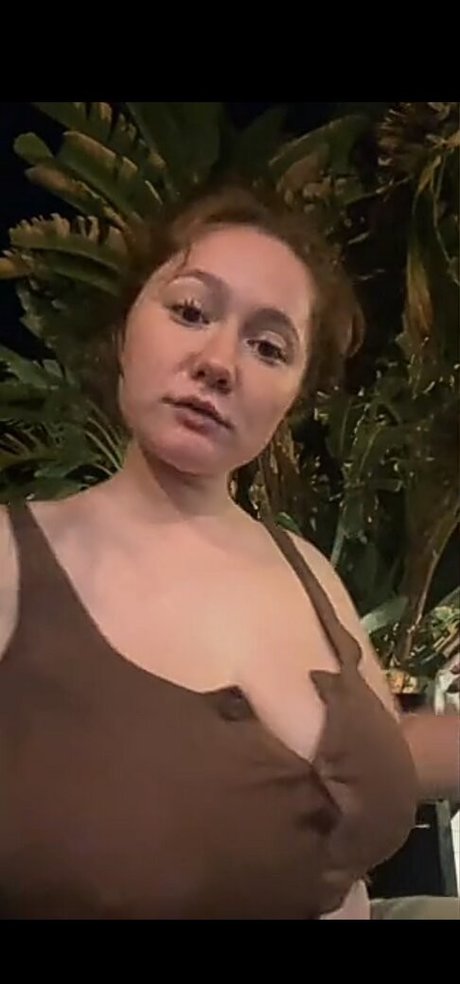 Naakte gelekte OnlyFans-foto van Emma Kenney