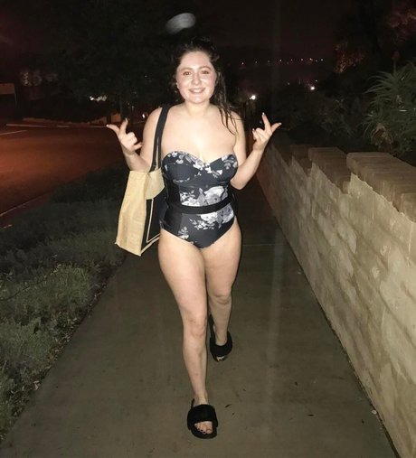Nahá fotka uniklých OnlyFans od Emma Kenney
