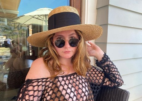 Nacktes geleaktes OnlyFans-Foto von Emma Kenney