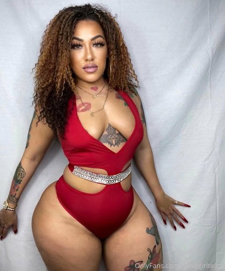 Nahá fotka uniklých OnlyFans od Curvygirlteam