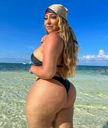 Nagie wyciekłe zdjęcie OnlyFans od Curvygirlteam
