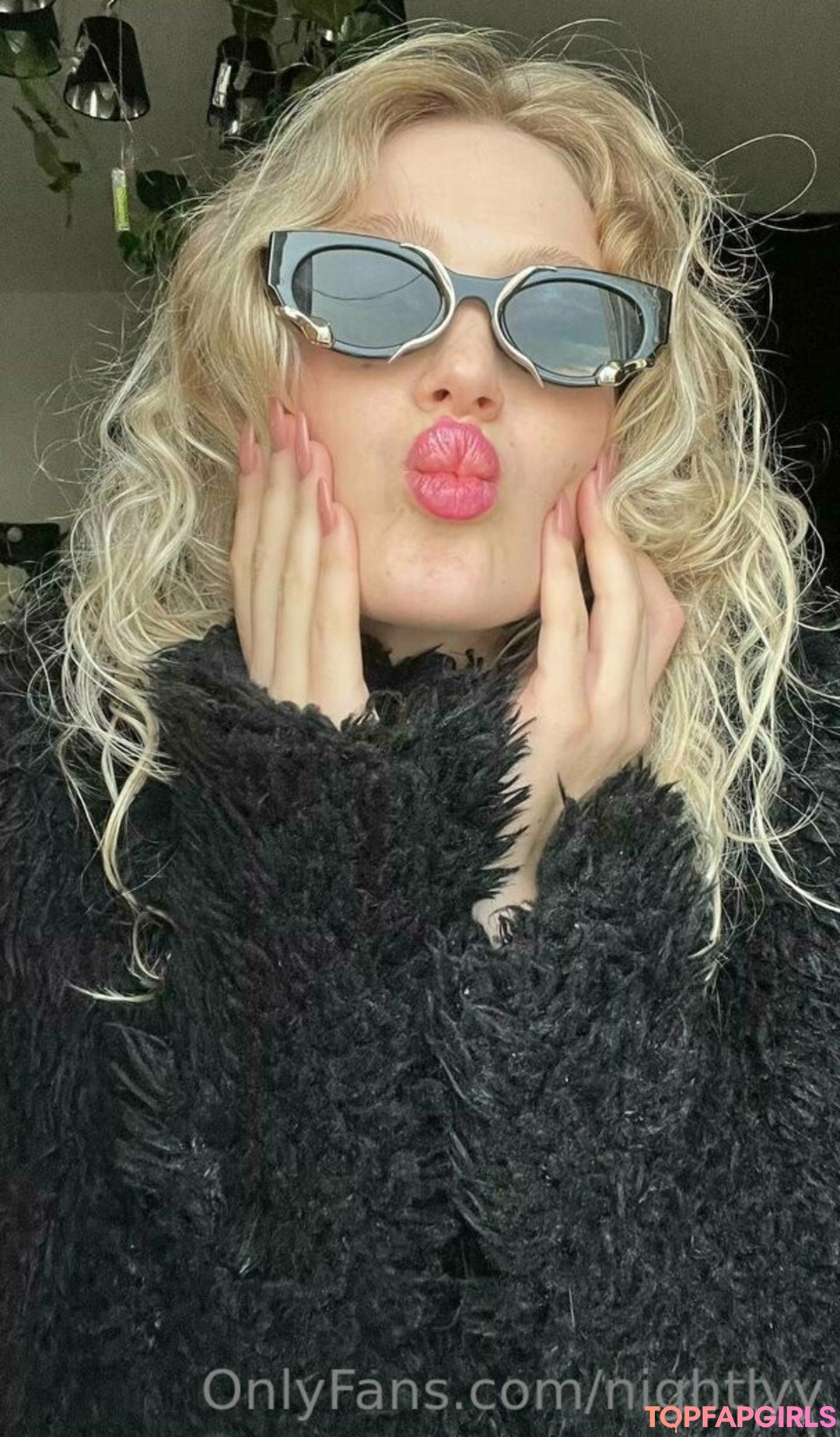 Nahá fotka uniklých OnlyFans od Nightlyy #1053