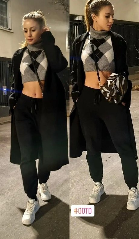 Nahá fotka uniklých OnlyFans od Laure Valee