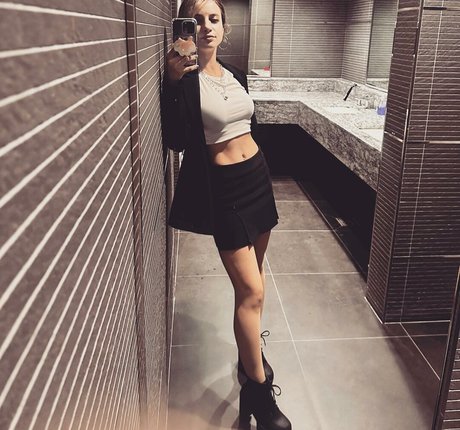 Nahá fotka uniklých OnlyFans od Laure Valee