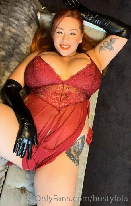 Foto di nudo di fuga di OnlyFans di Bustylola