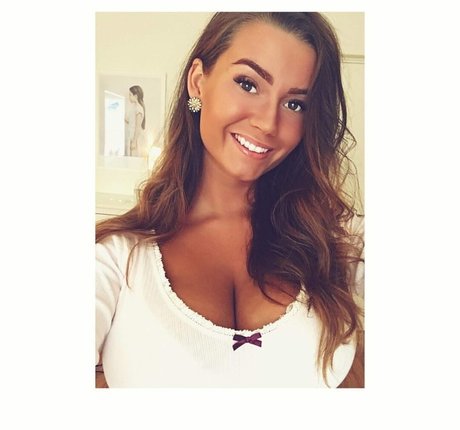 Naken lekkede OnlyFans-bilde av Alma Tandrup