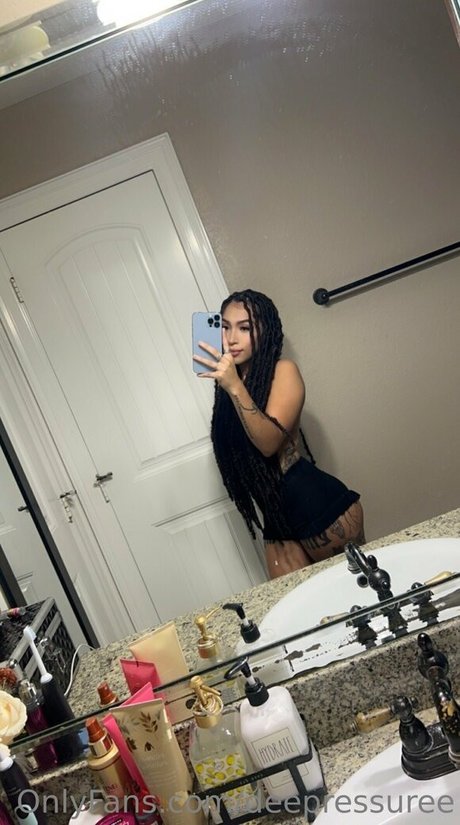Nahá fotka uniklých OnlyFans od Deepressuree