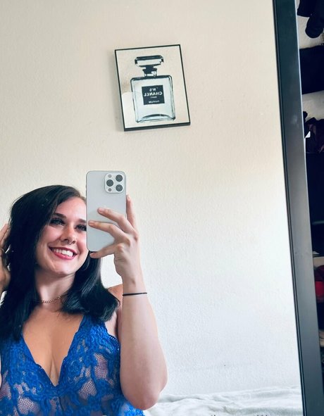 Naken läckt OnlyFans-bild av Bustylilmegan