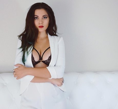 Nøgent lækket OnlyFans-billede af Fiona Bones