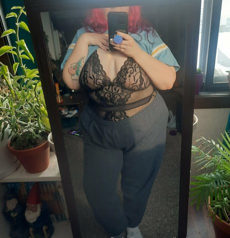 Naakte gelekte OnlyFans-foto van Indicamoon
