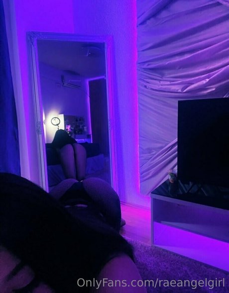 Naken läckt OnlyFans-bild av Raeangelgirl