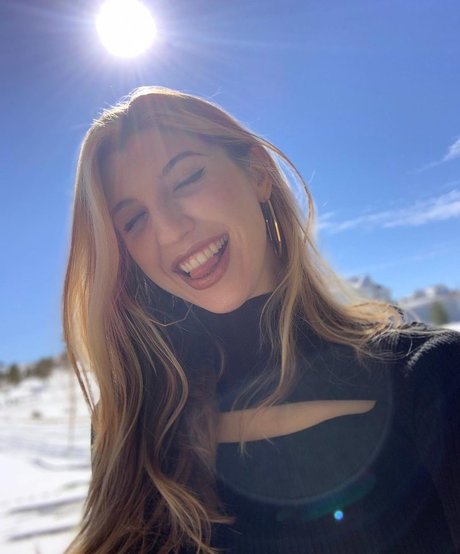 Nahá fotka uniklých OnlyFans od Frivolousfox Asmr