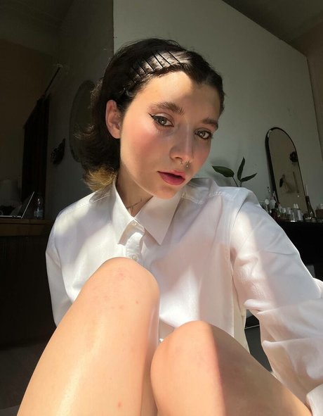 Nahá fotka uniklých OnlyFans od Alazeya