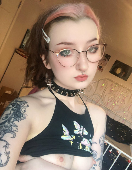 Nahá fotka uniklých OnlyFans od Starryfawnn