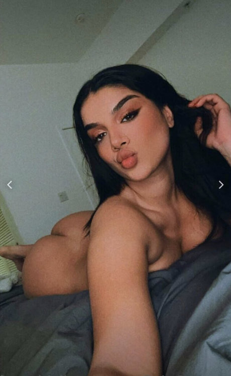 Nahá fotka uniklých OnlyFans od Alishba Sheikh