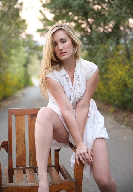 Naken läckt OnlyFans-bild av Ashley Johnson