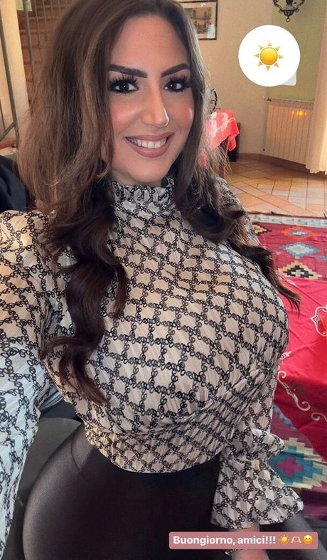 Nahá fotka uniklých OnlyFans od Chiara M