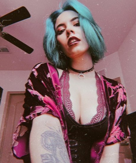 Nahá fotka uniklých OnlyFans od Luna Bloom