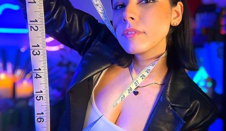 Nahá fotka uniklých OnlyFans od Luna Bloom