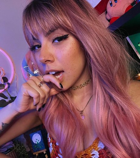 Nahá fotka uniklých OnlyFans od Luna Bloom