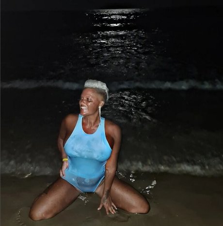 Nacktes geleaktes OnlyFans-Foto von Carro Oberg